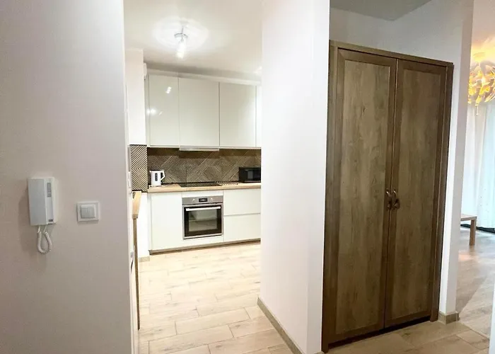 Aleja Powstancow Wielkopolskich Lägenhet